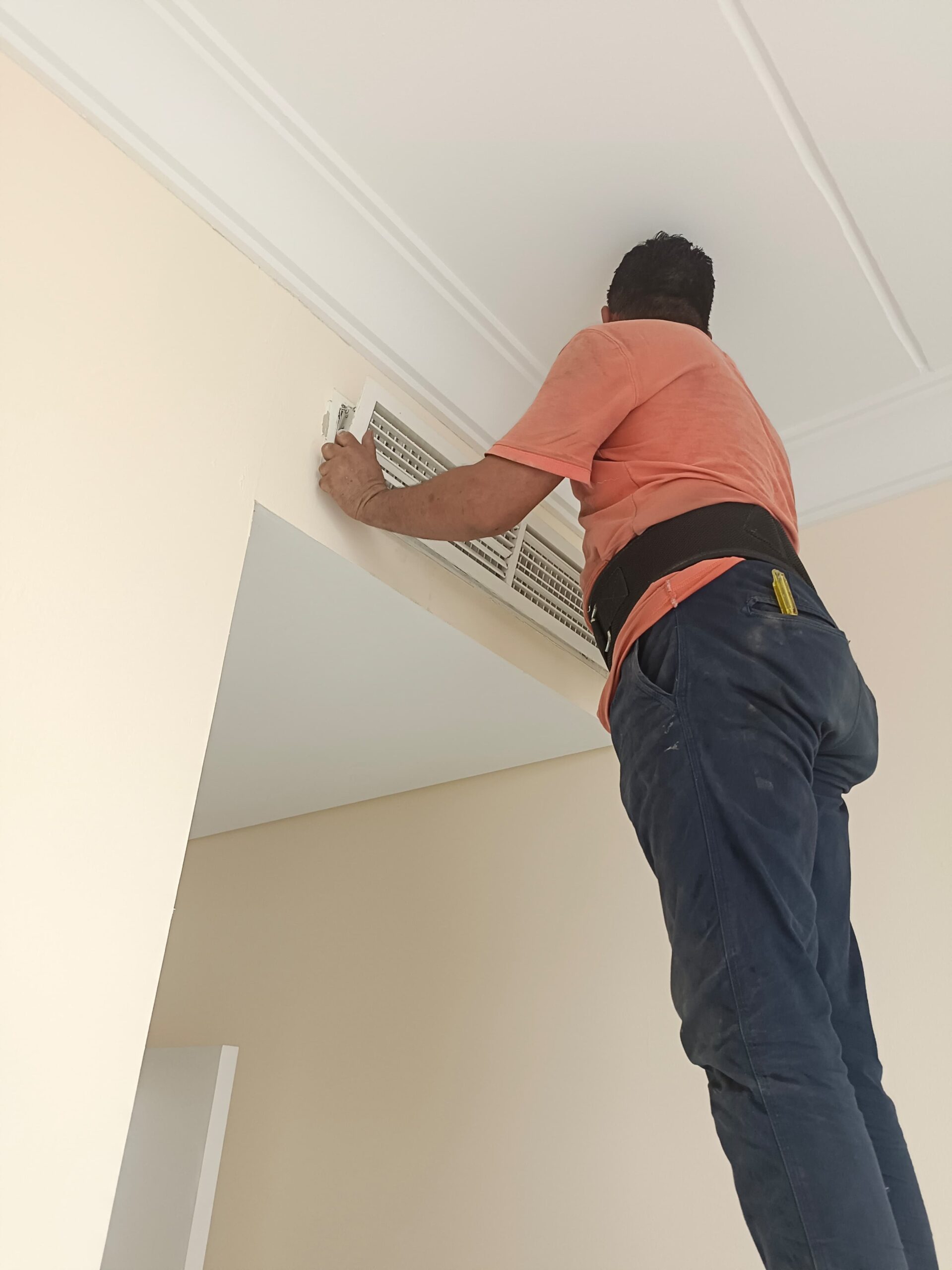 Professional AC cleaning service in Dubai